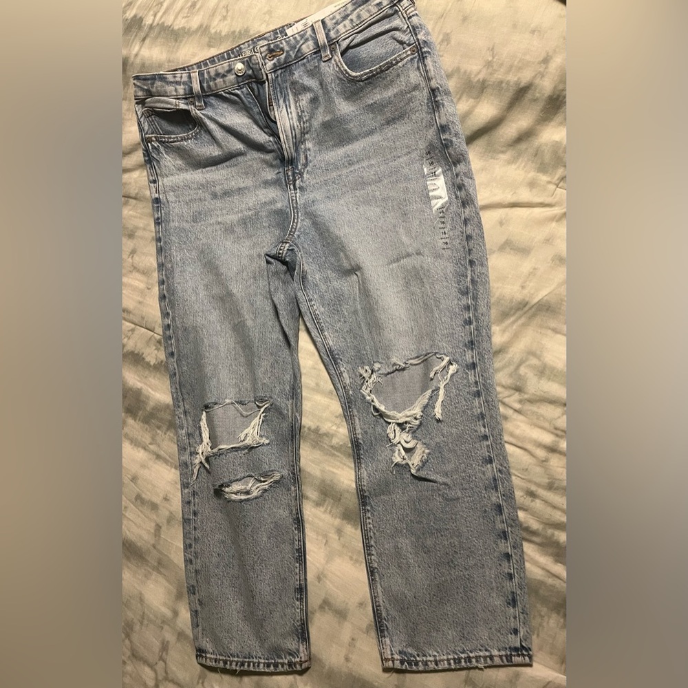 BRAND NEW American Eagle Mom Jeans with comfort waistband, size 16short
